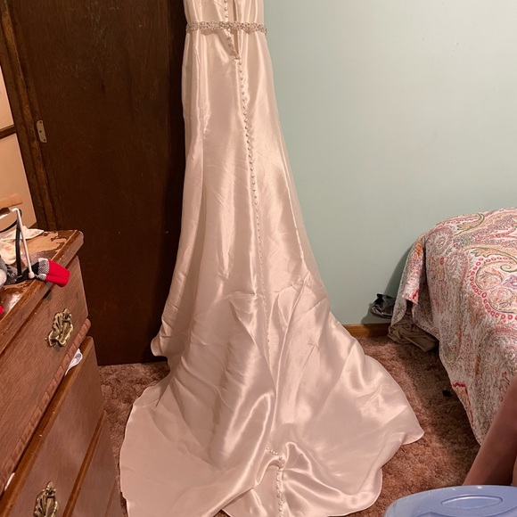 WEDDING DRESS - Picture 6 of 7